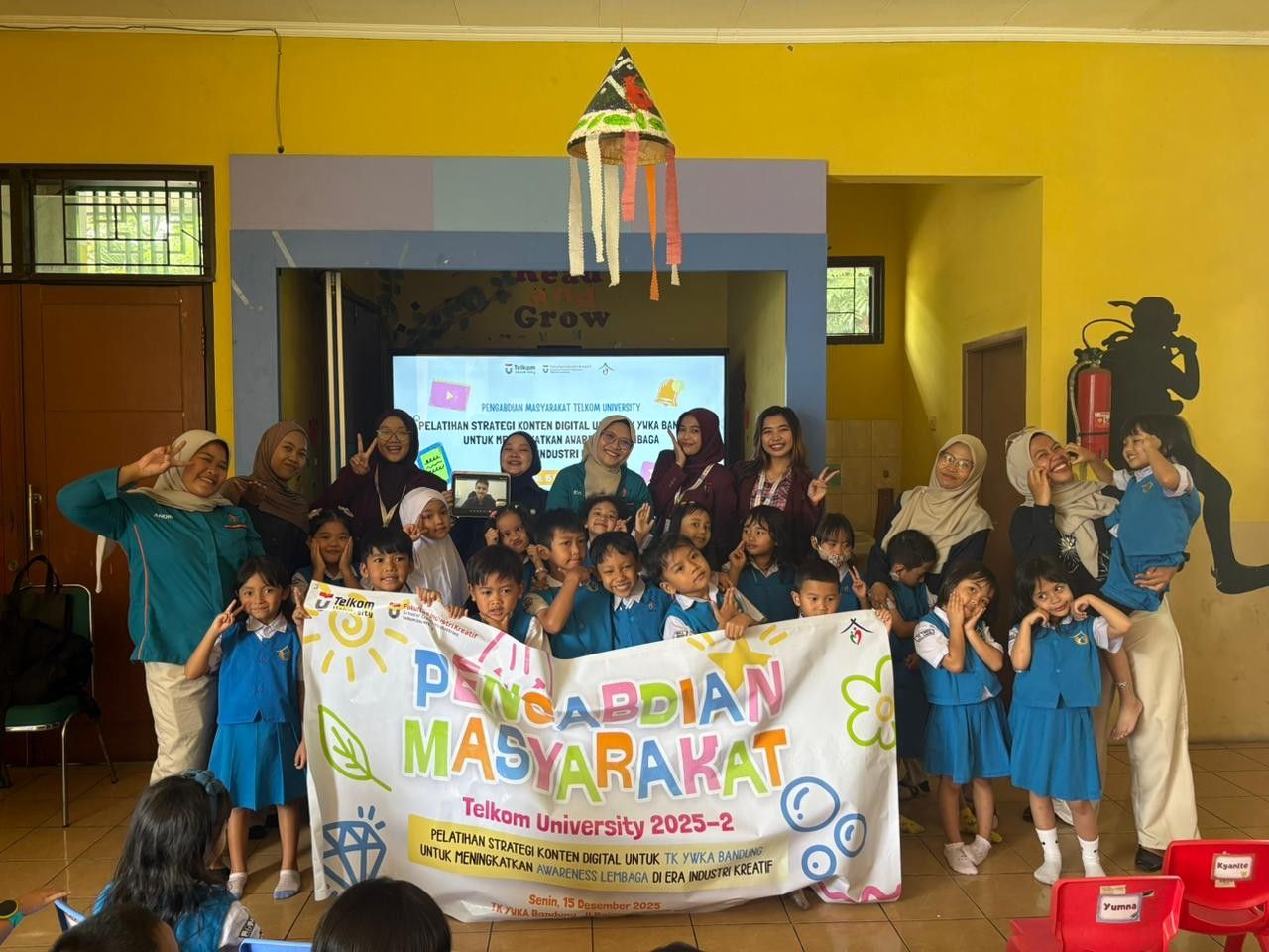 Pelatihan Strategi Konten Digital untuk TK YWKA Bandung Untuk Meningkatkan Awareness Lembaga di Era Industri Kreatif